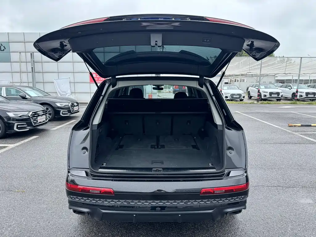 Audi Q7 — фото 8
