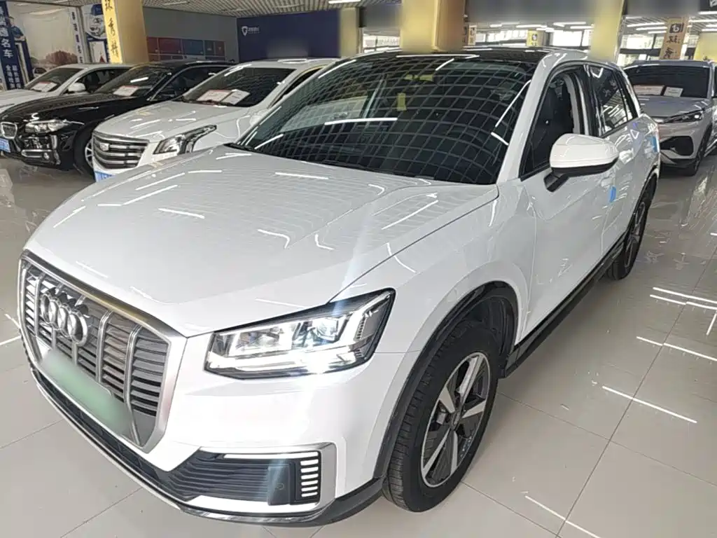 Audi Q2L e-tron — фото 2
