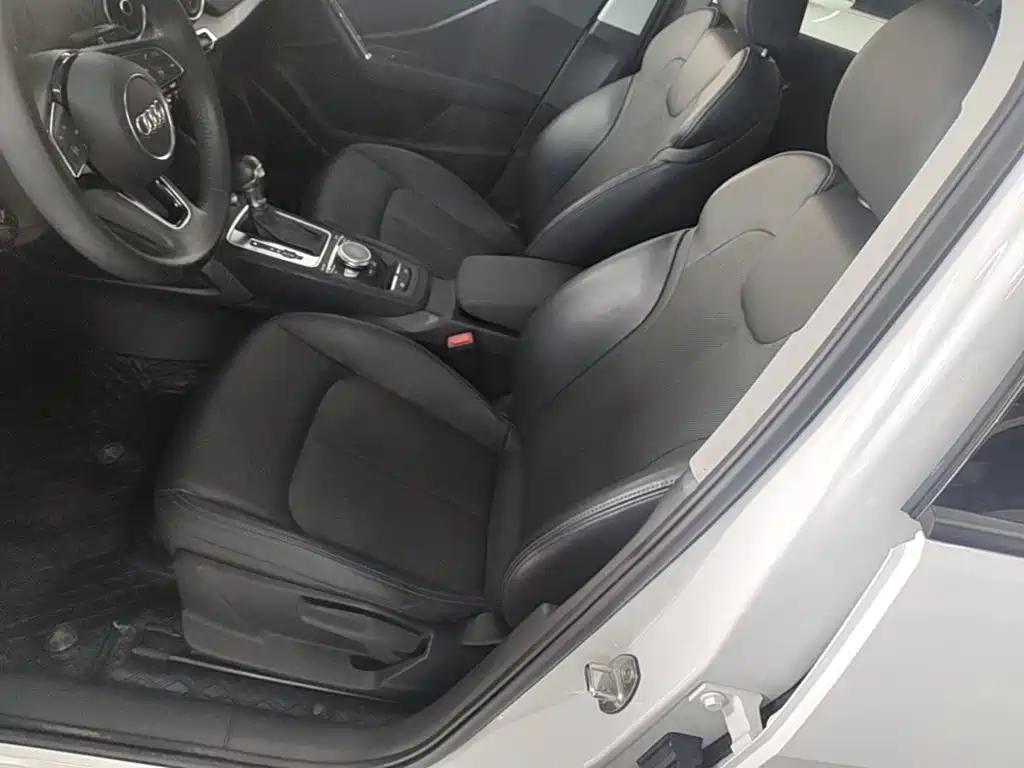 Audi Q2L e-tron — фото 11