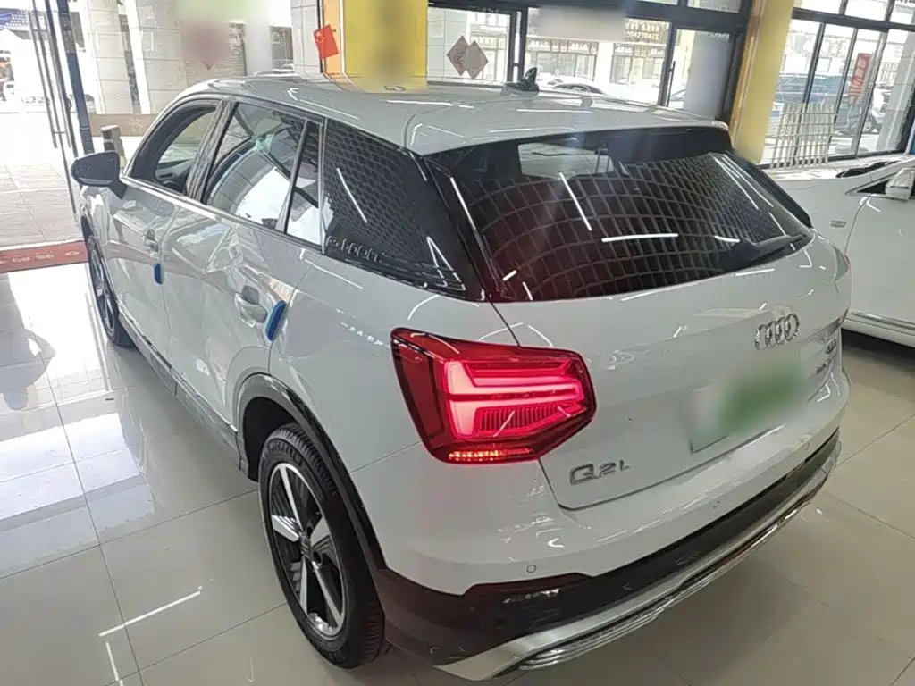 Audi Q2L e-tron — фото 23