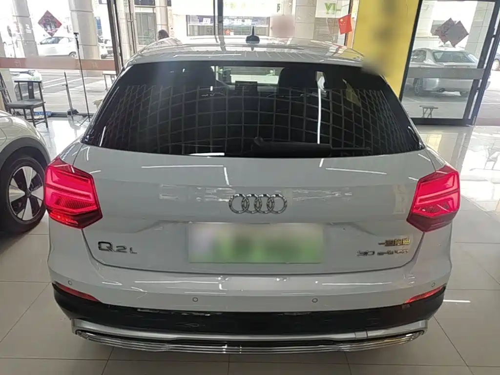 Audi Q2L e-tron — фото 4