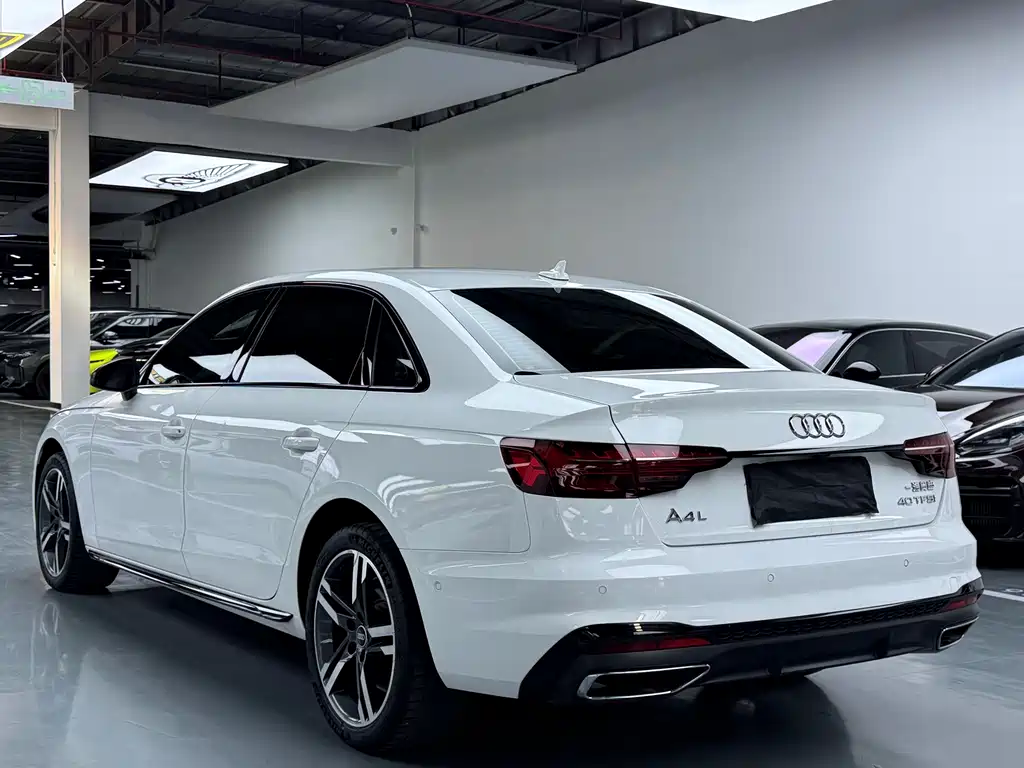 Audi A4L — фото 18