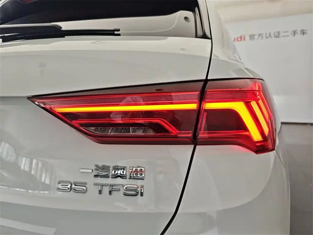 Audi Q3 — фото 14