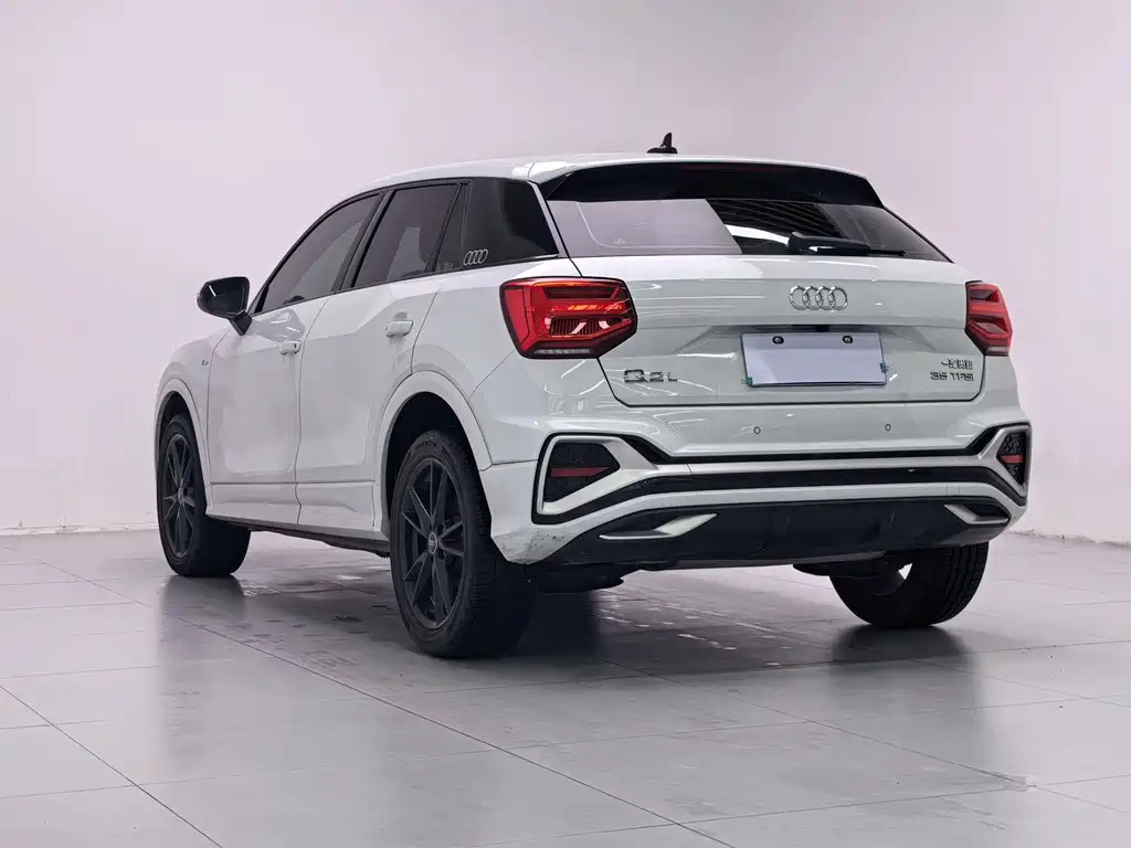 Audi Q2L — фото 4