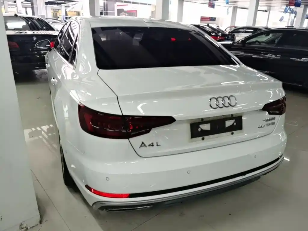Audi A4L — фото 5