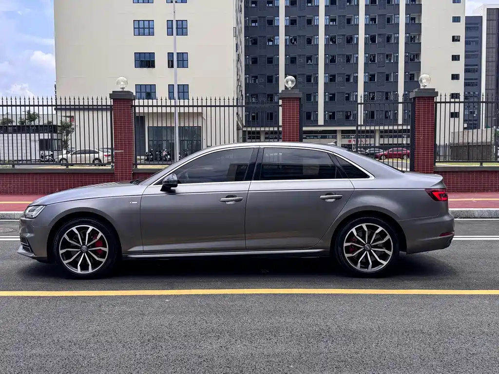 Audi A4L — фото 7