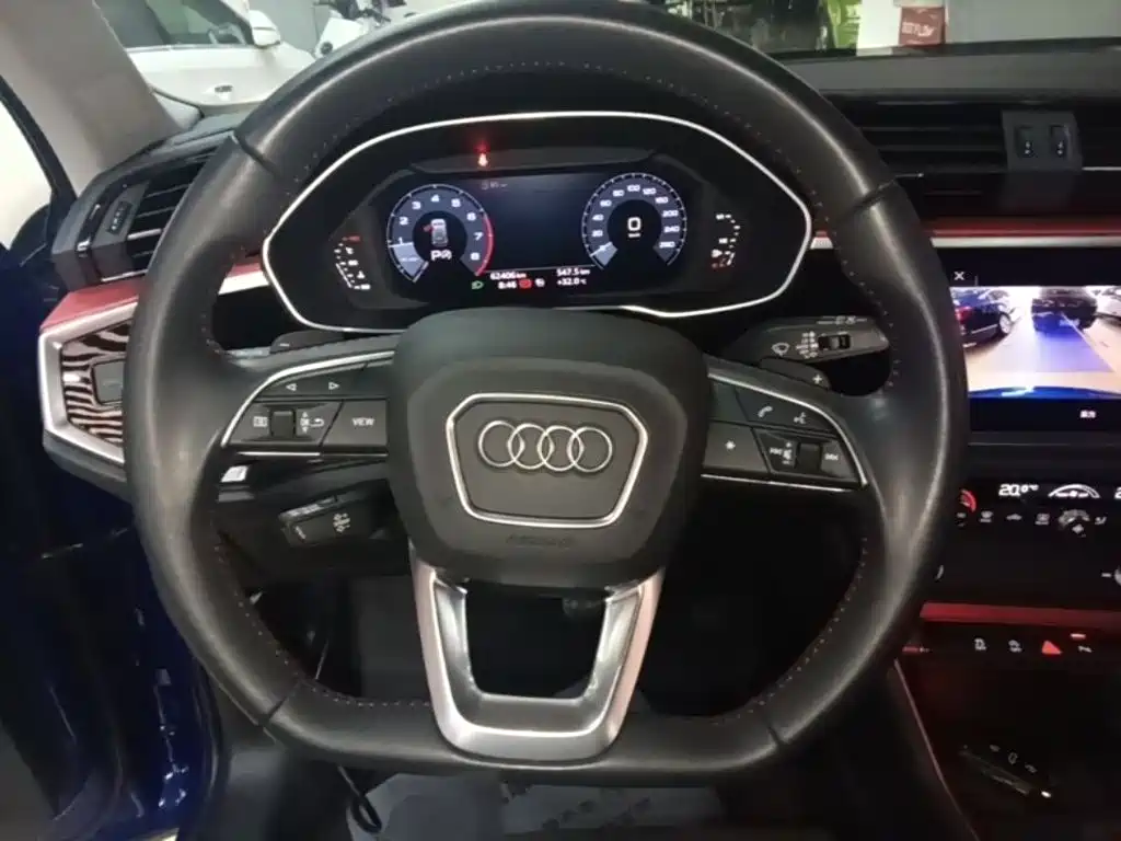 Audi Q3 — фото 11