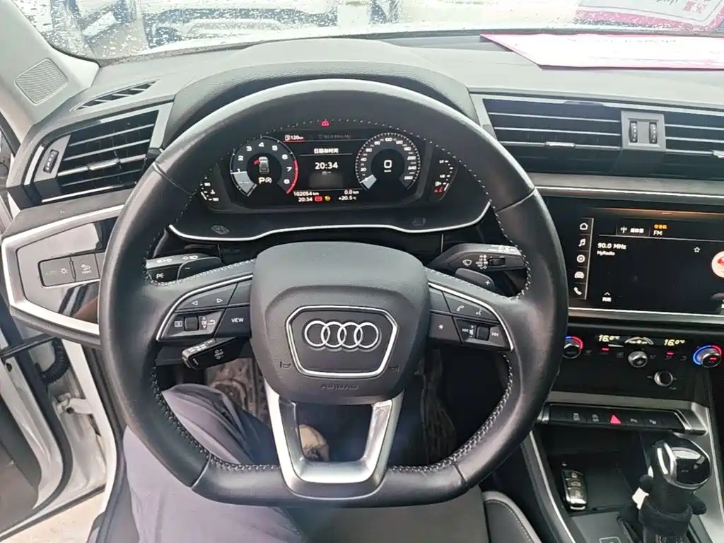 Audi Q3 — фото 11