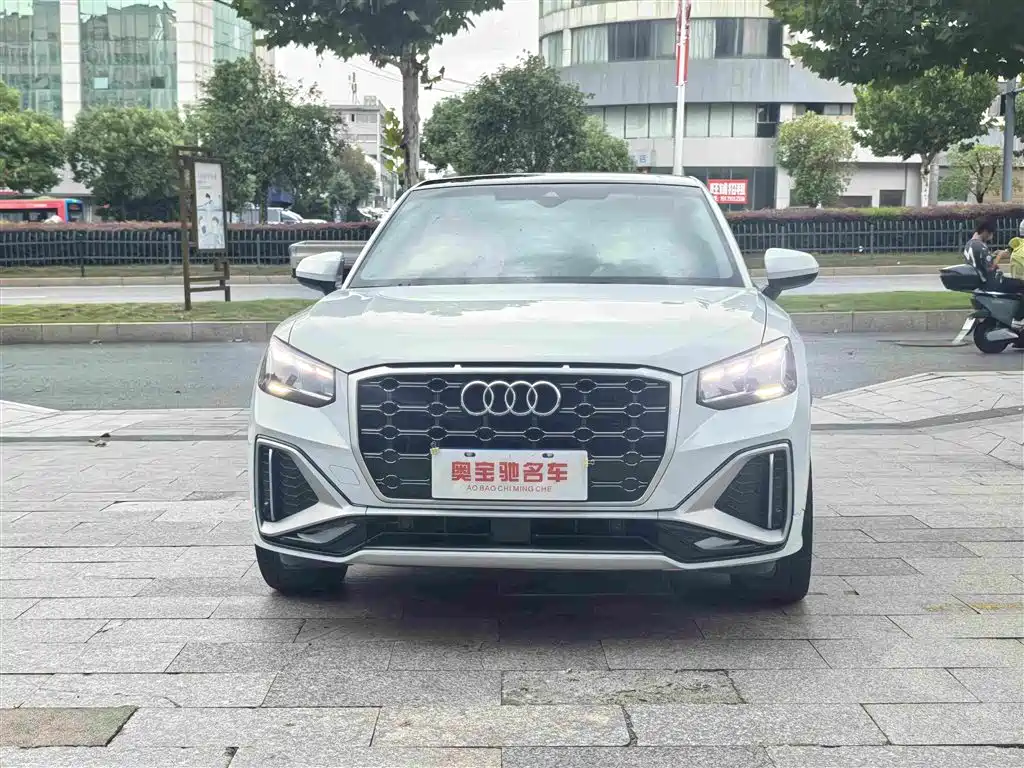 Audi Q2L — фото 2