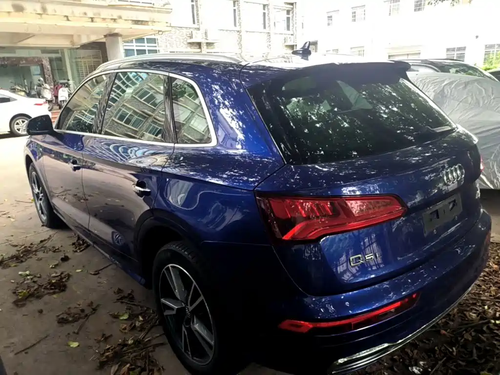 Audi Q5L — фото 23