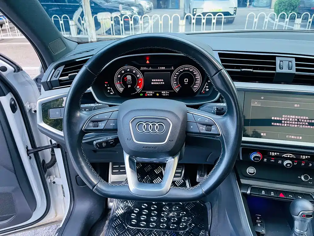 Audi Q3 — фото 21