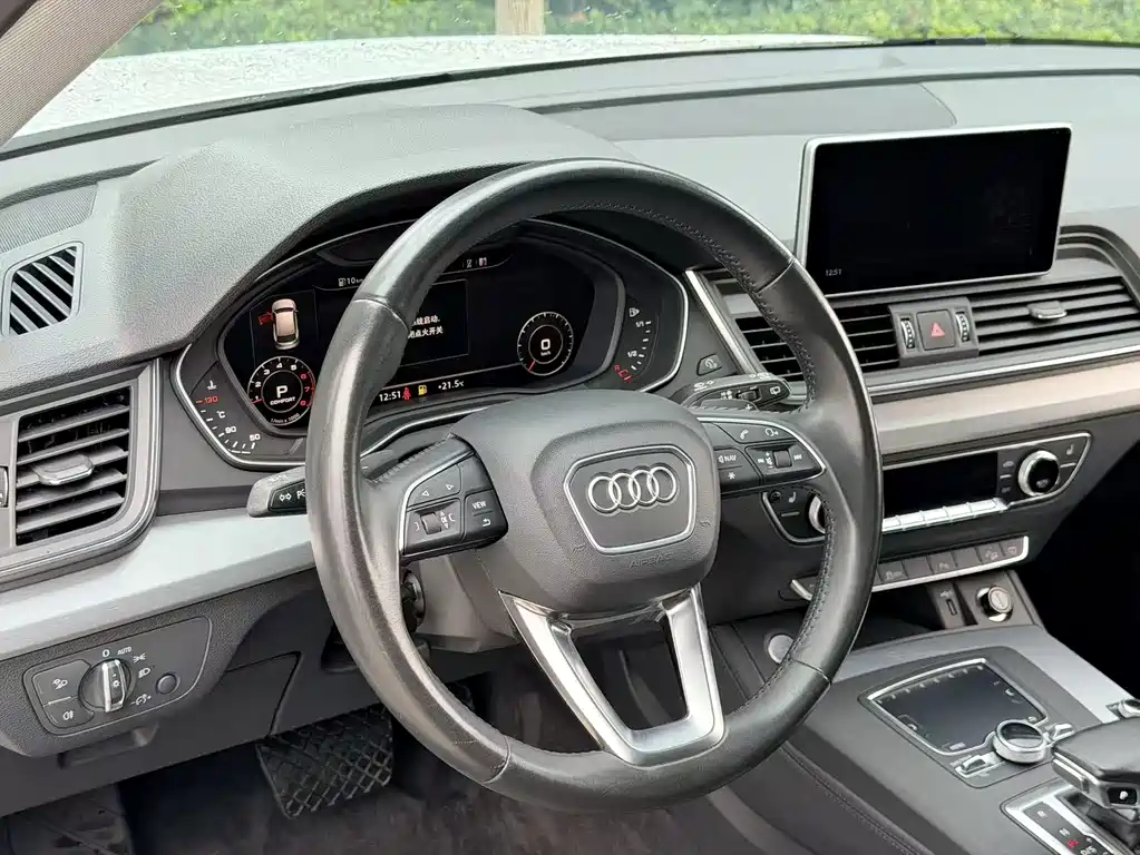Audi Q5L — фото 9