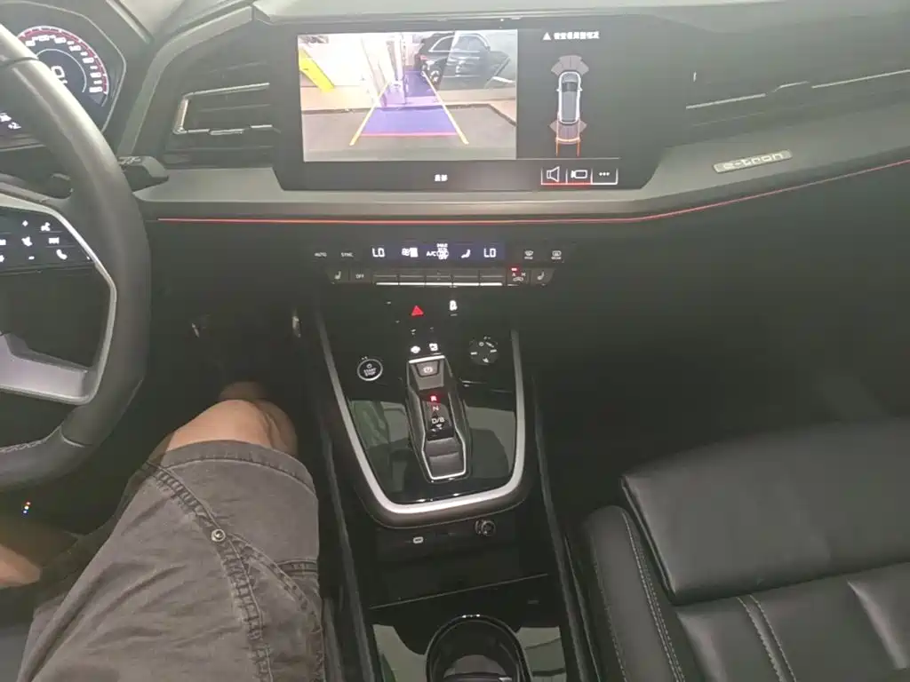 Audi Q4 e-tron — фото 14
