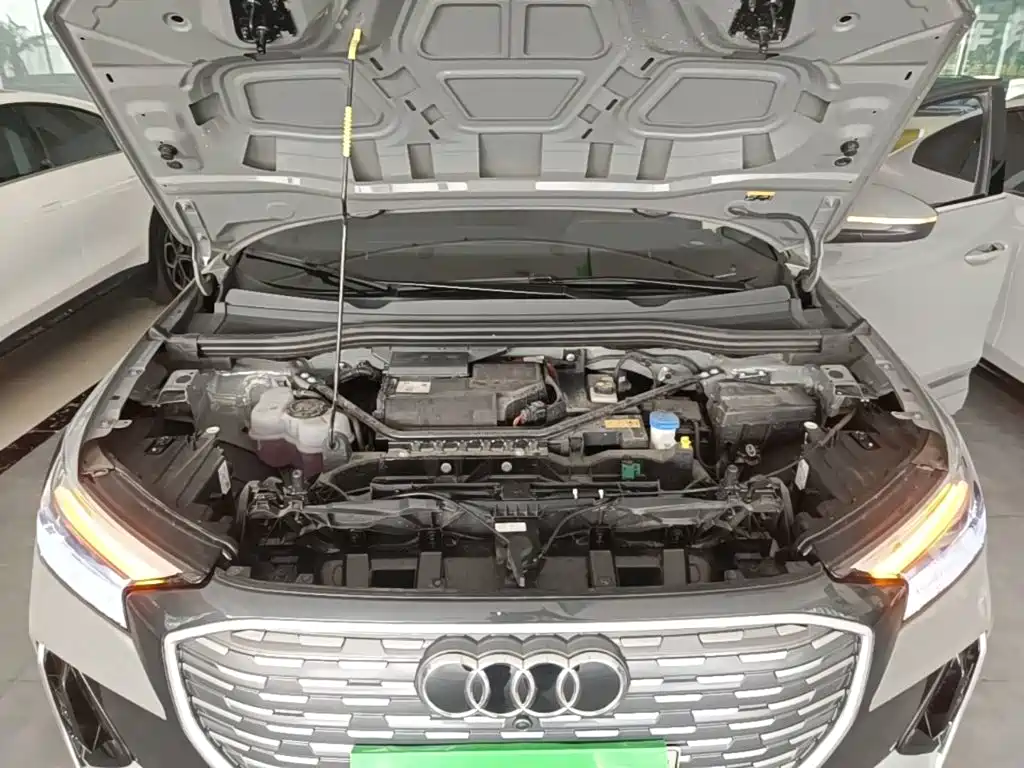Audi Q4 e-tron — фото 20