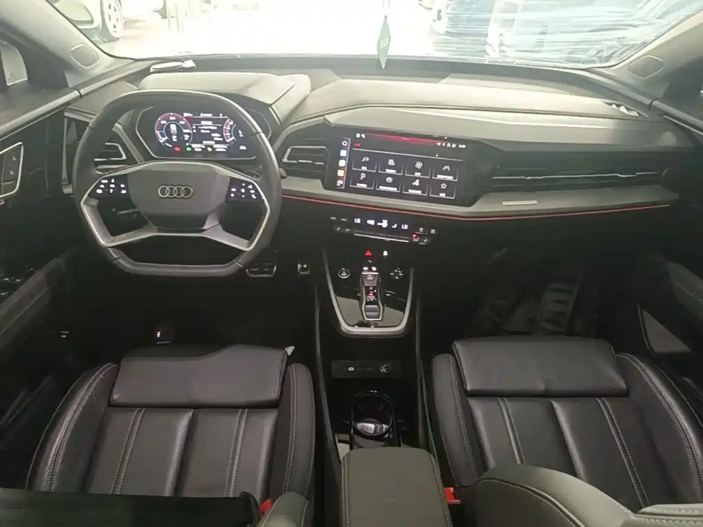 Audi Q4 e-tron — фото 10
