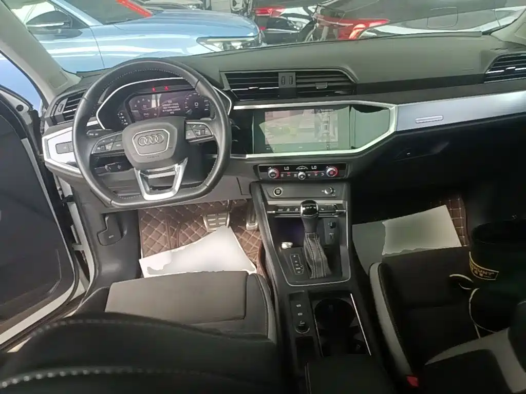 Audi Q3 — фото 10
