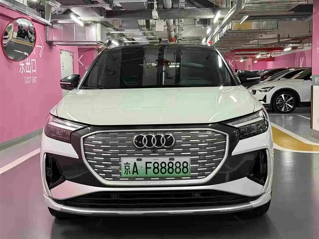 Audi Q4 e-tron — фото 2