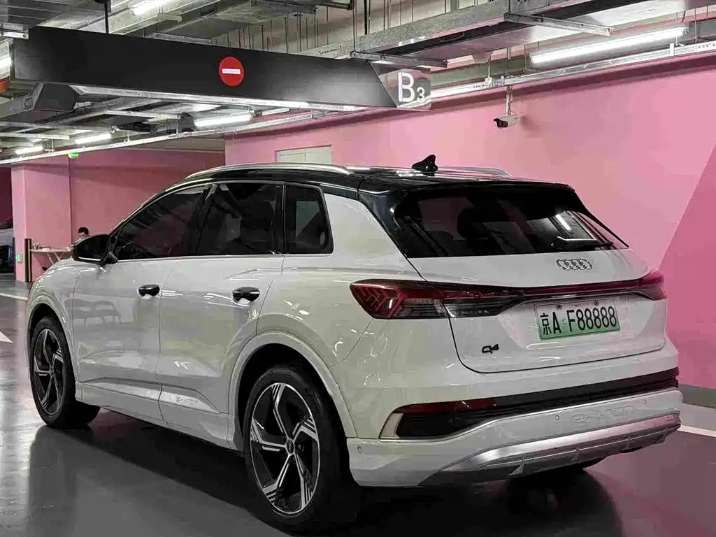 Audi Q4 e-tron — фото 4