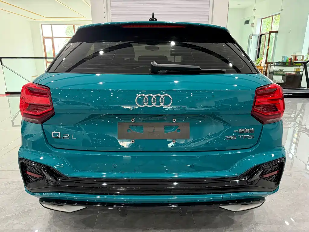 Audi Q2L — фото 5
