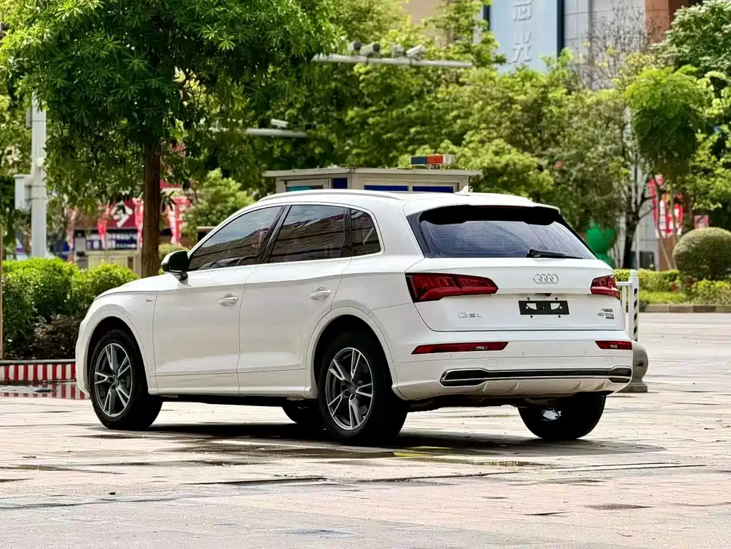 Audi Q5L — фото 3