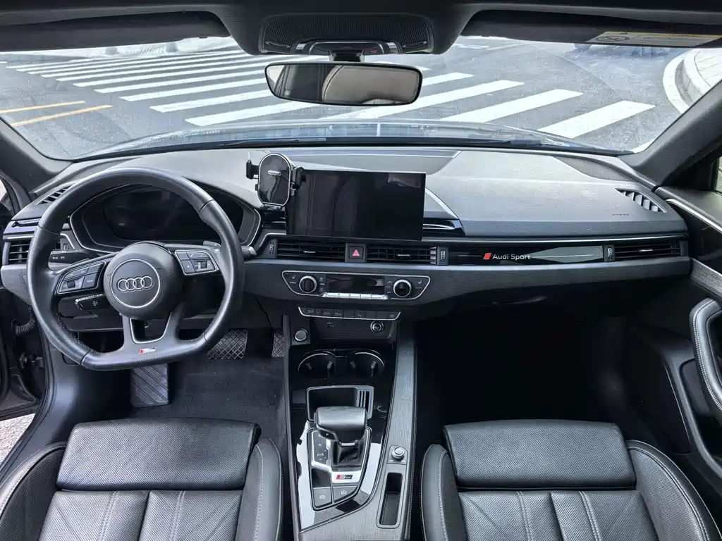 Audi A4L — фото 5