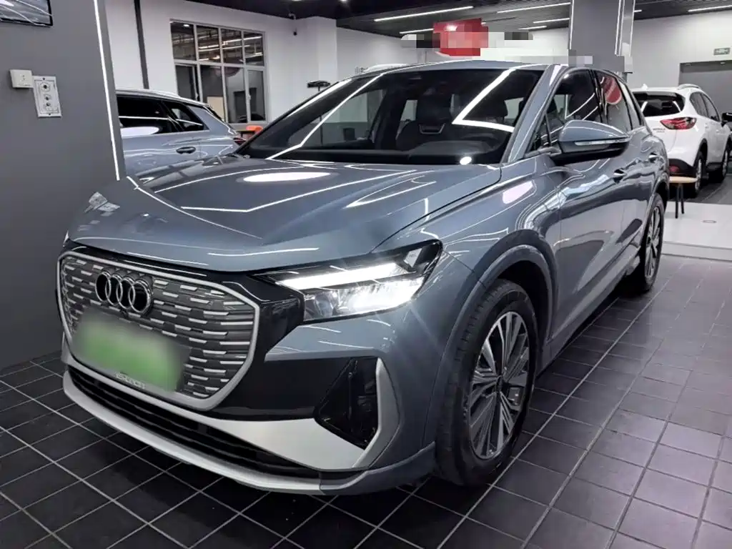 Audi Q4 e-tron — фото 2