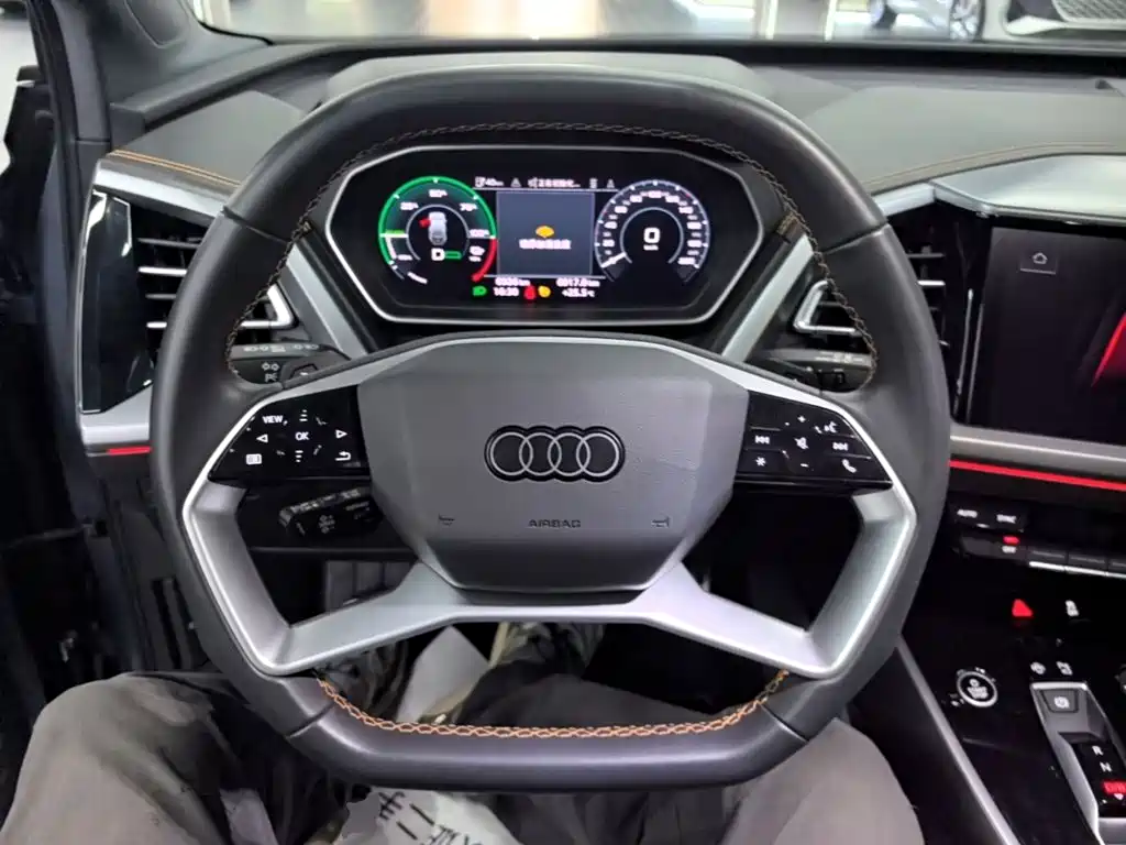 Audi Q4 e-tron — фото 11
