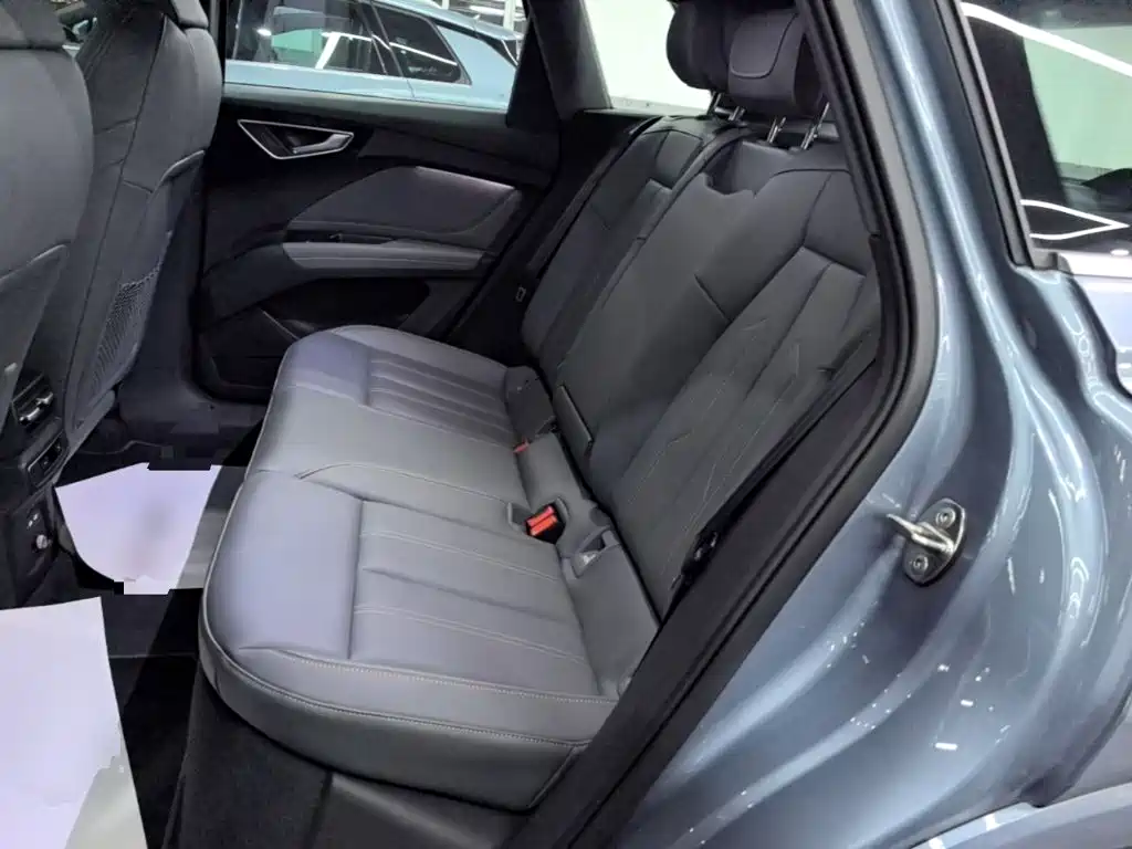 Audi Q4 e-tron — фото 17