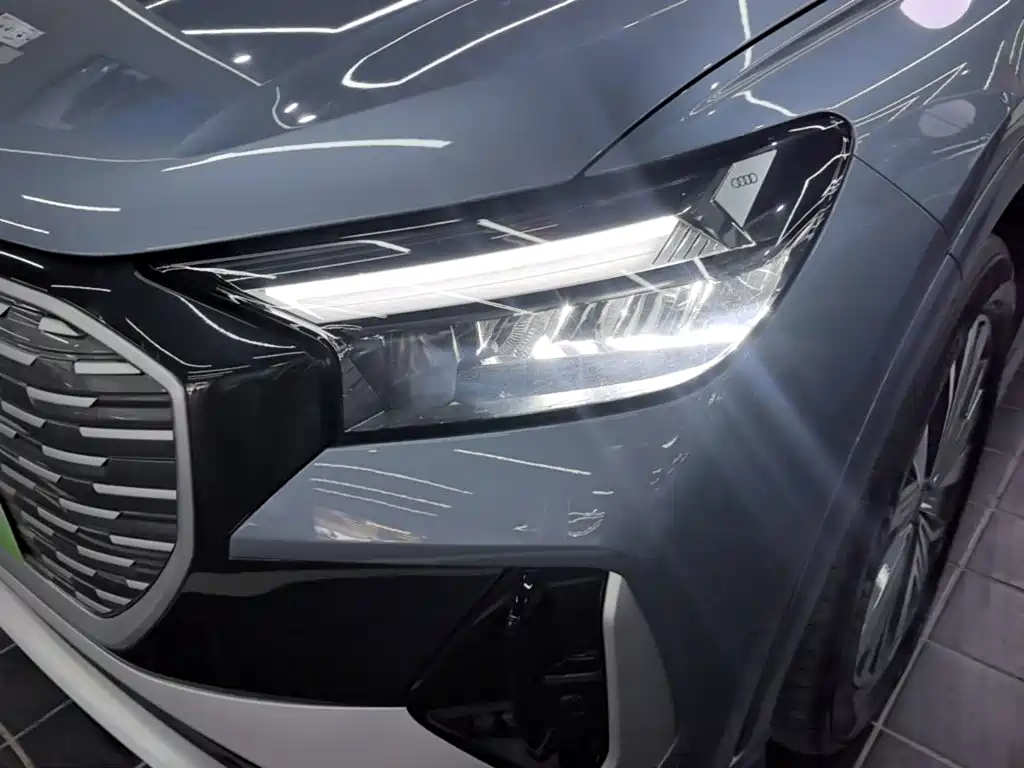 Audi Q4 e-tron — фото 24