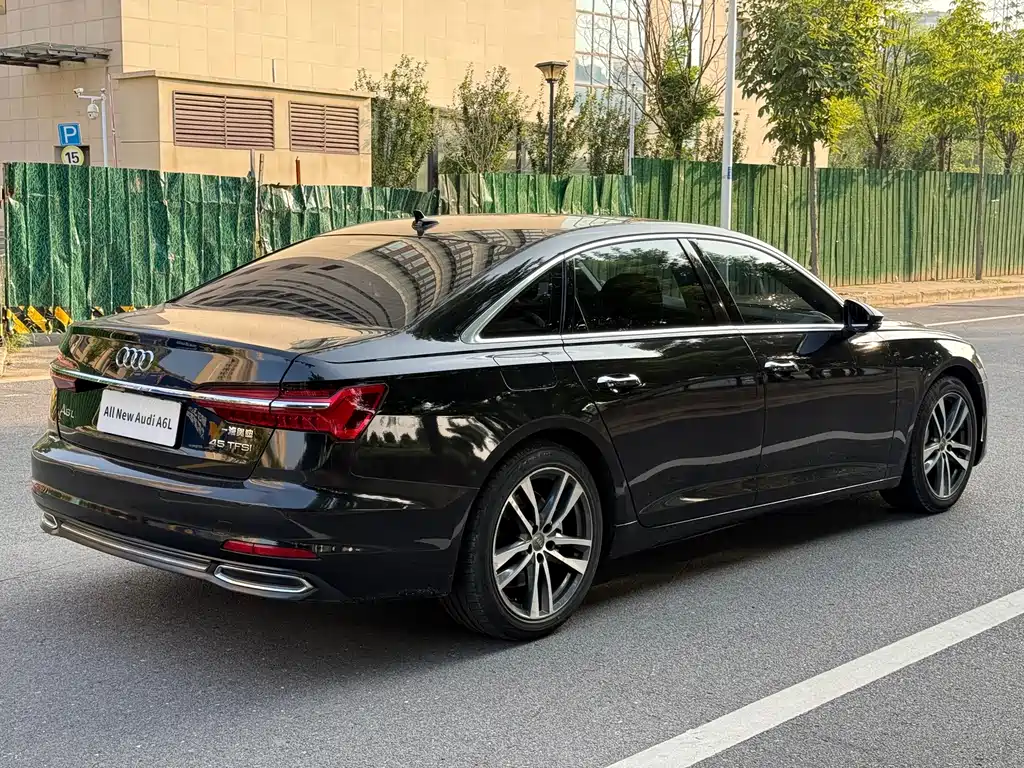 Audi A6L — фото 7