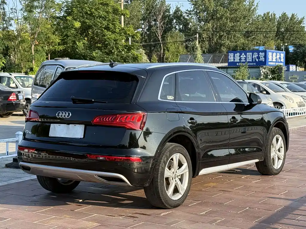 Audi Q5L — фото 4