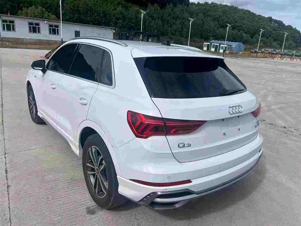 Audi Q3 — фото 10