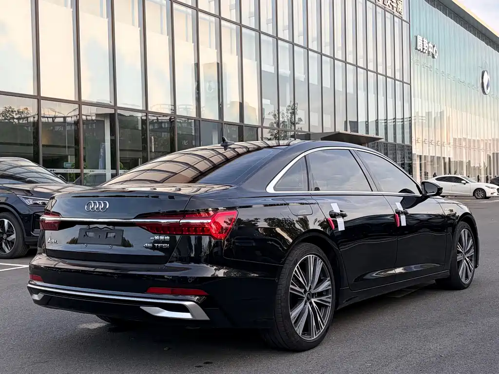 Audi A6L — фото 17