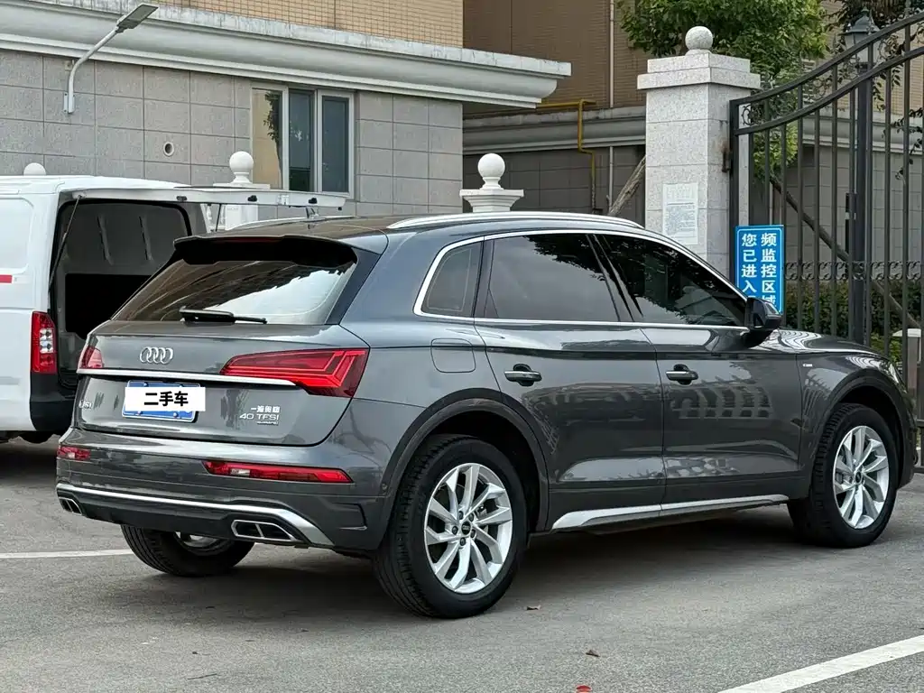 Audi Q5L — фото 9