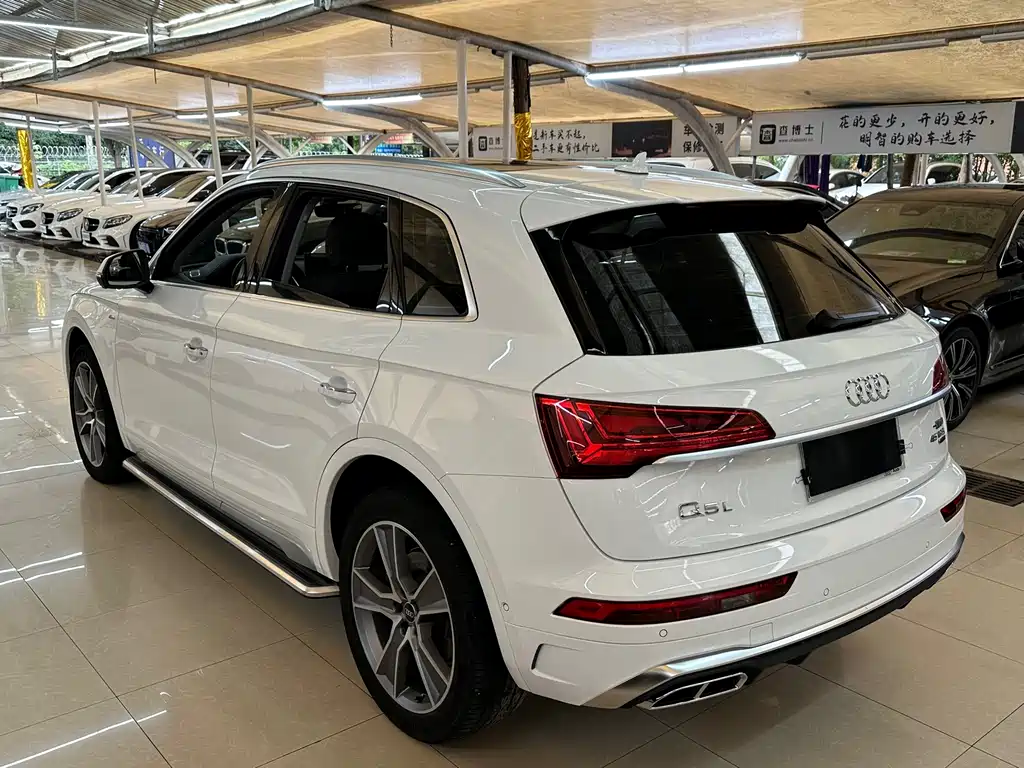 Audi Q5L — фото 6