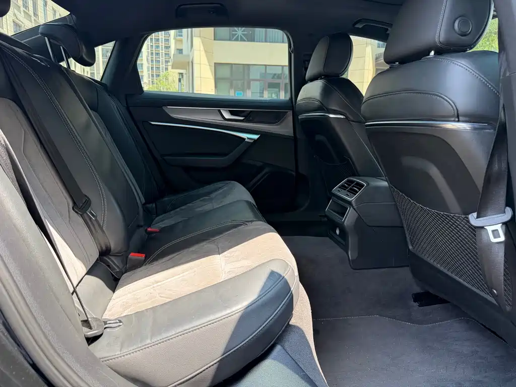 Audi A6L — фото 11
