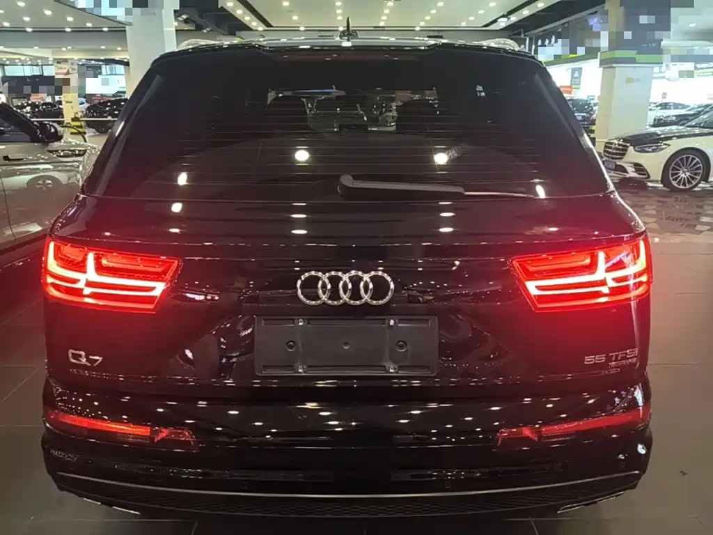 Audi Q7 — фото 6