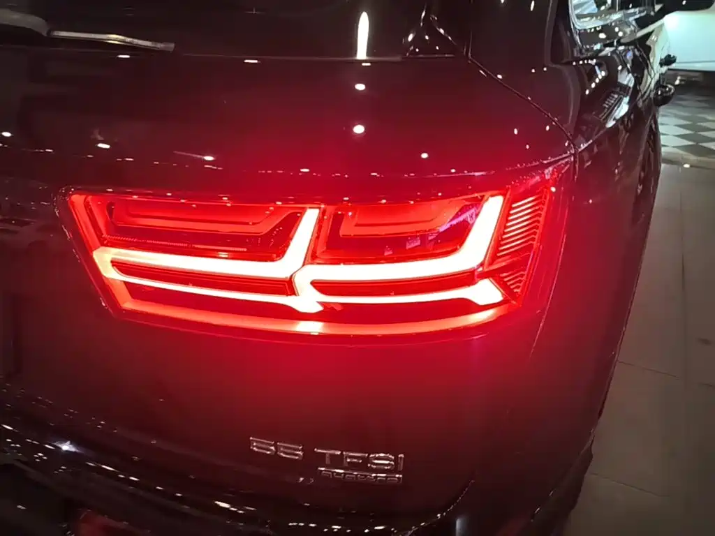 Audi Q7 — фото 8