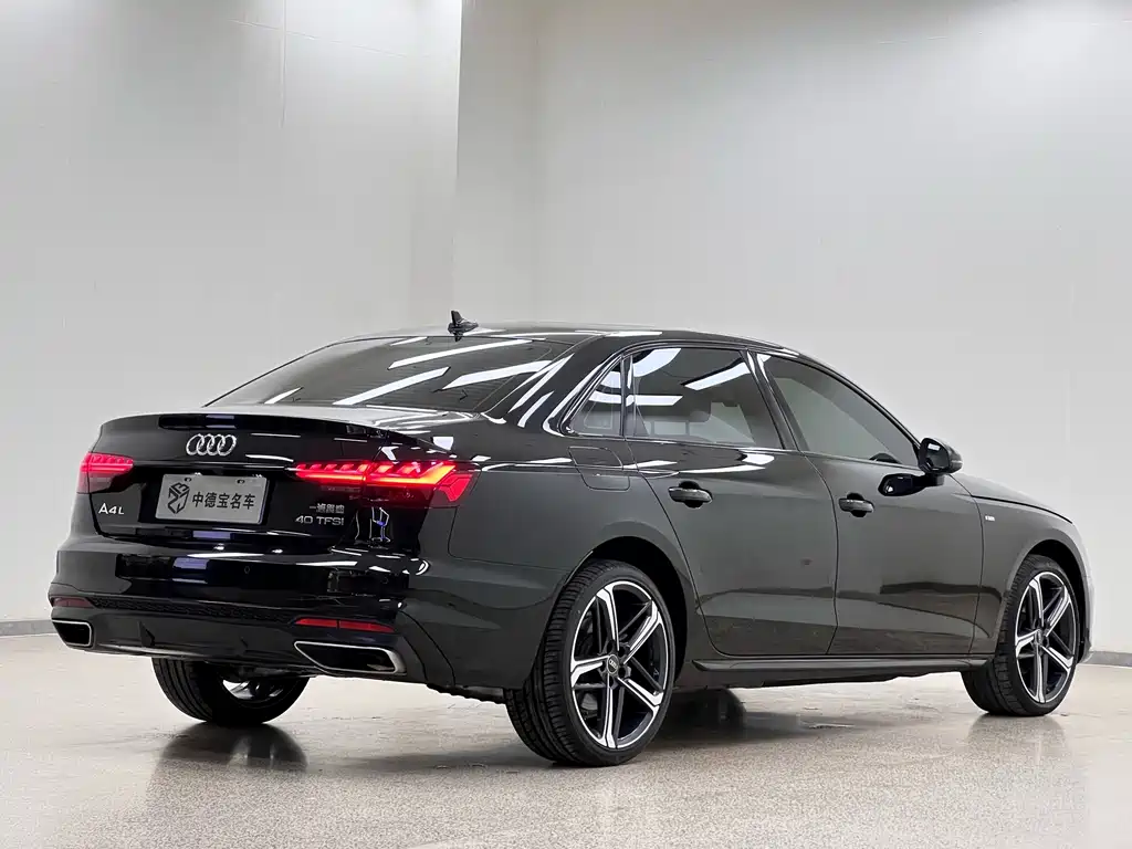 Audi A4L — фото 5
