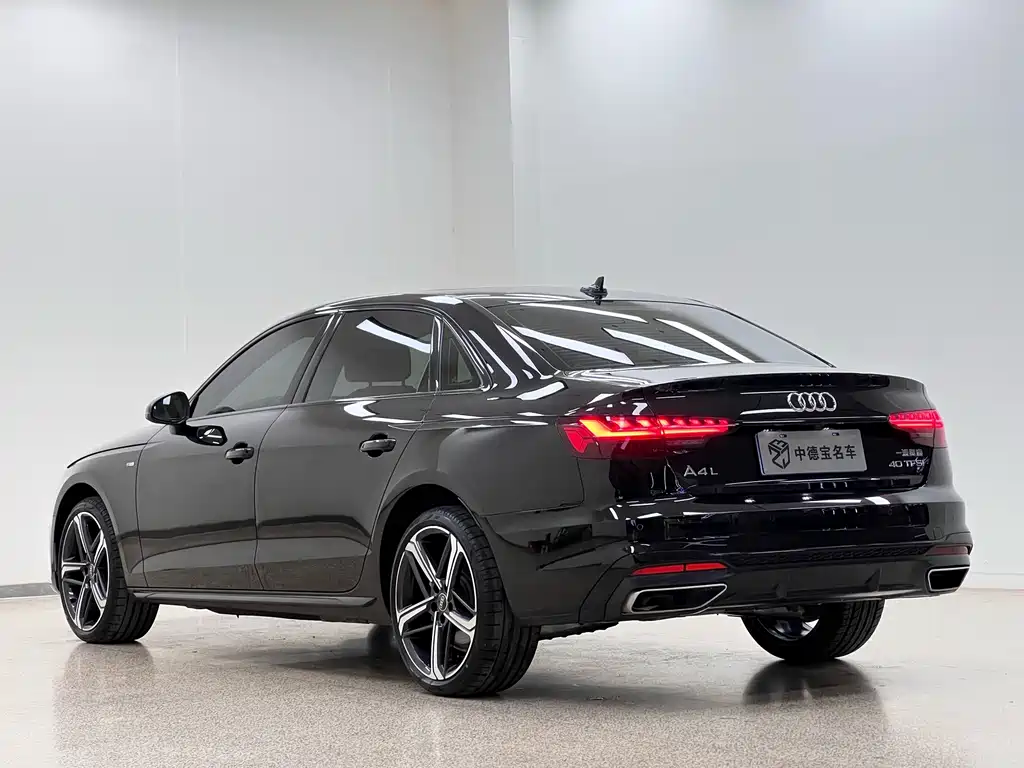 Audi A4L — фото 7