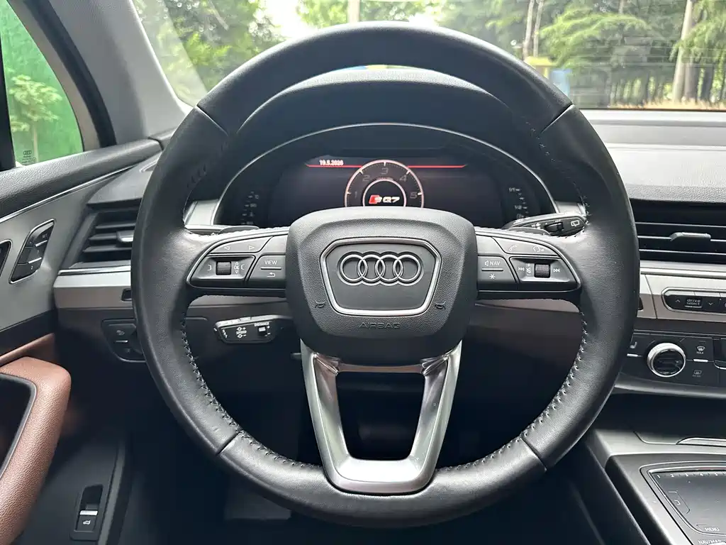 Audi Q7 — фото 7