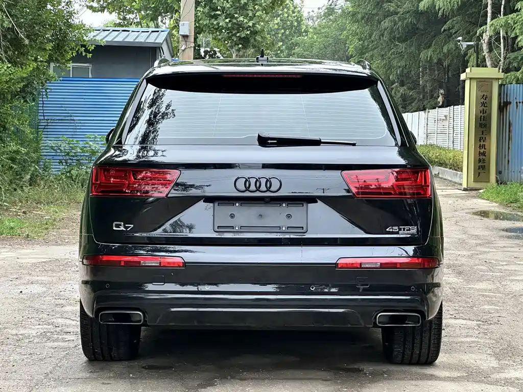 Audi Q7 — фото 9