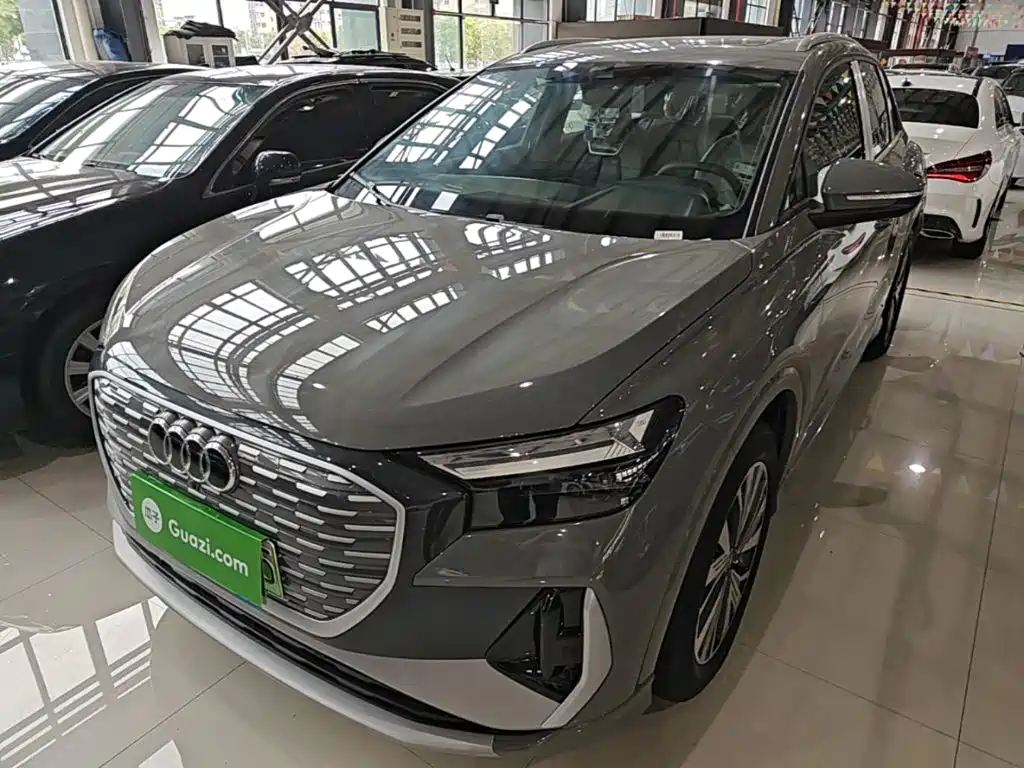 Audi Q4 e-tron — фото 2