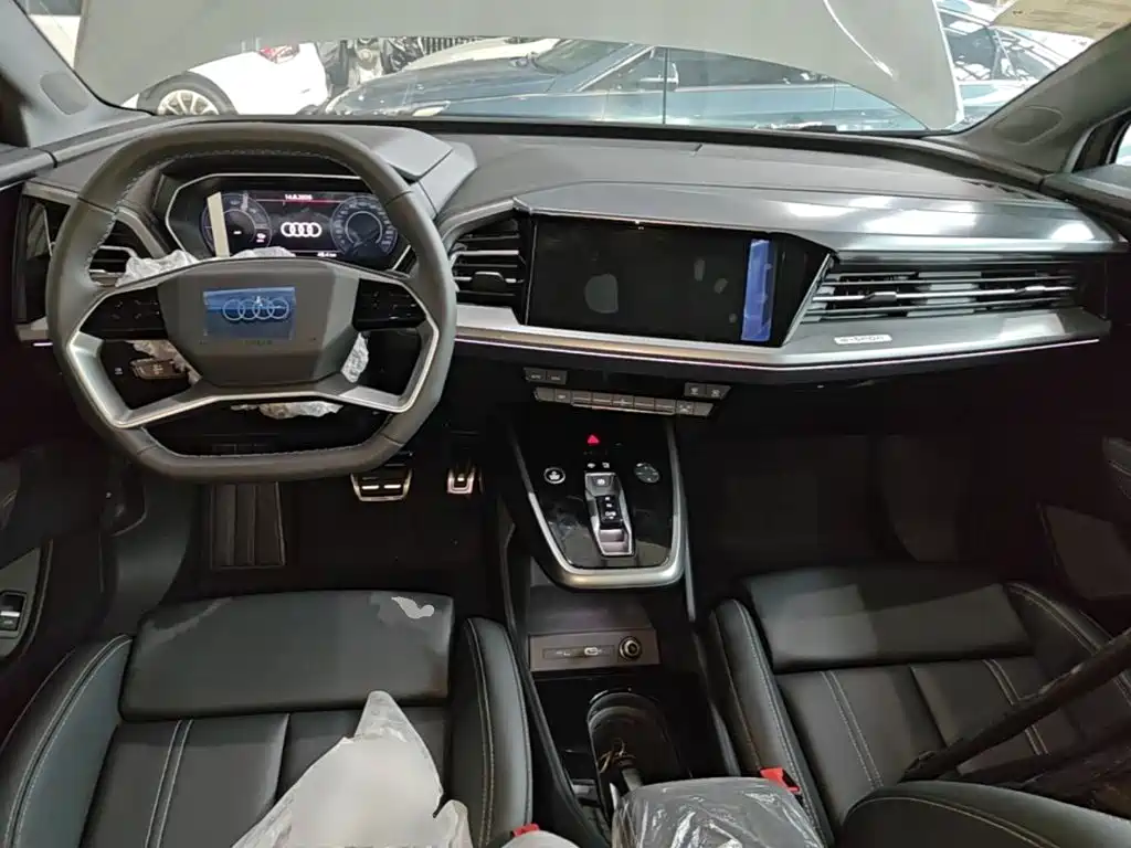 Audi Q4 e-tron — фото 10
