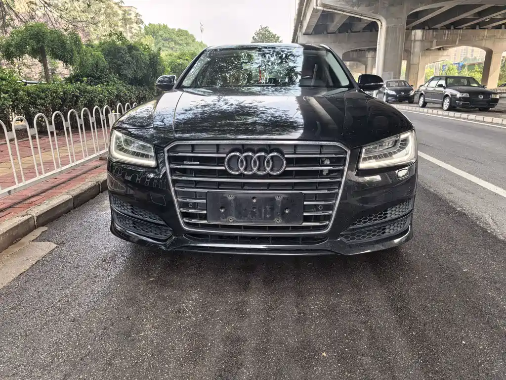 Audi A8 — фото 2