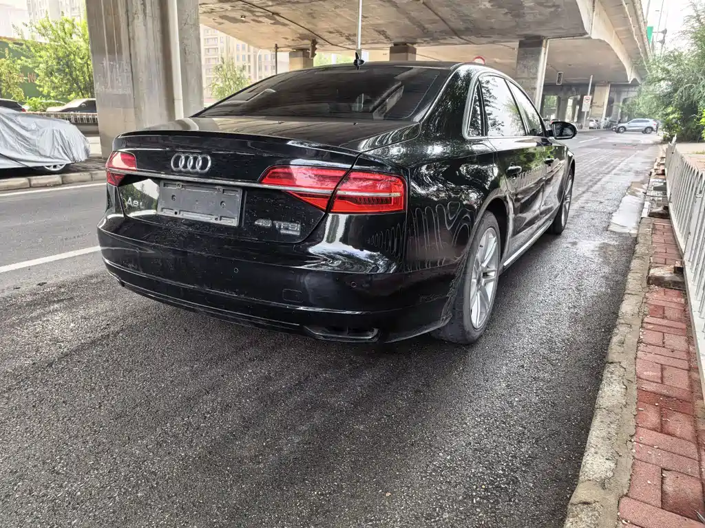 Audi A8 — фото 4
