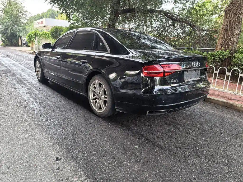 Audi A8 — фото 6