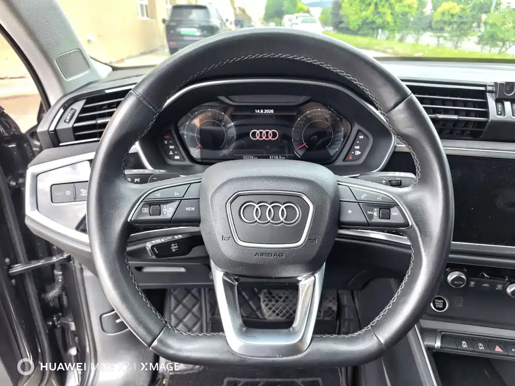 Audi Q3 — фото 18