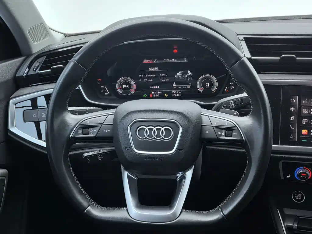 Audi Q3 — фото 14