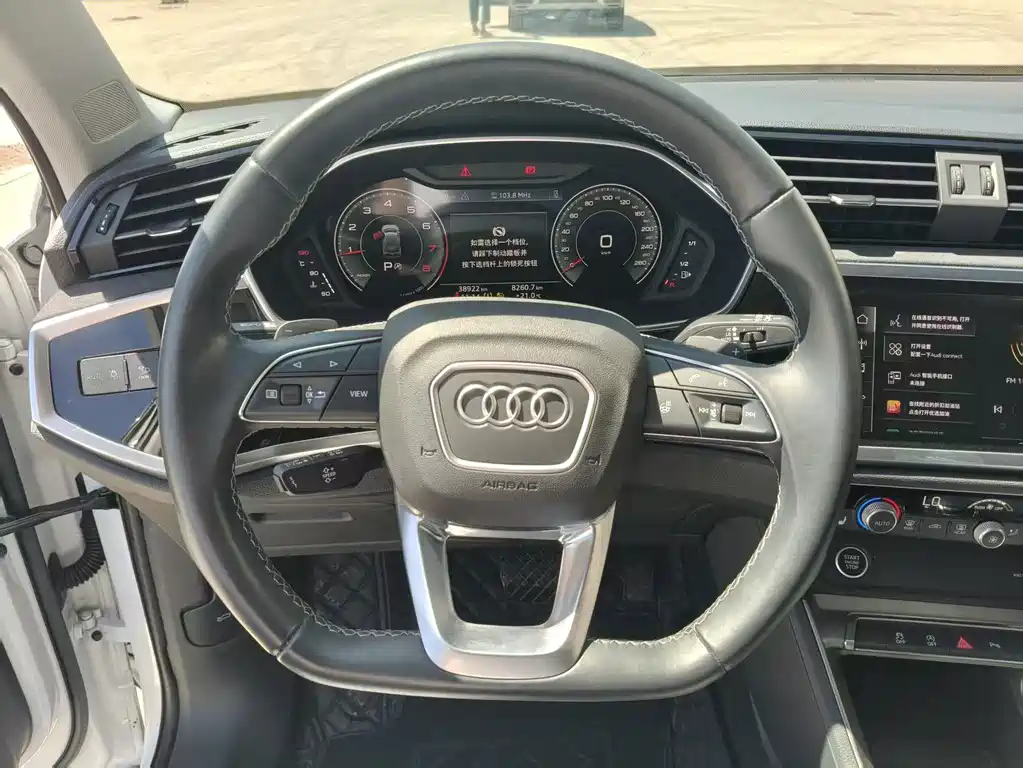 Audi Q3 — фото 20